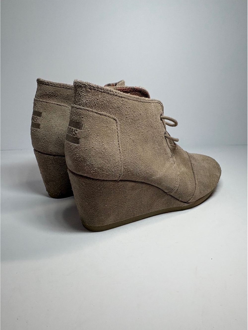 TOMS Women’s Size 8 Beige Suede Wedge Ankle Boots Lace Up Booties